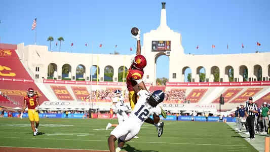 USC Trojans Football wide receiver Ja'Kobi Lane makes one-handed catch against Georgia Southern Eagles