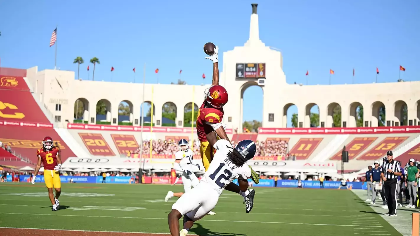 USC Trojans Football wide receiver Ja'Kobi Lane makes one-handed catch against Georgia Southern Eagles