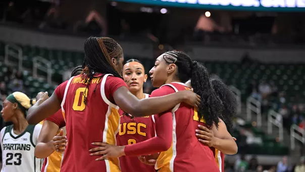 USC team huddles on court.