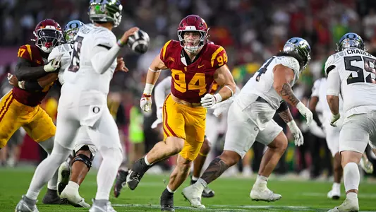 USC Trojans Football defensive end Luke Wafle rushes passer against Oregon Ducks