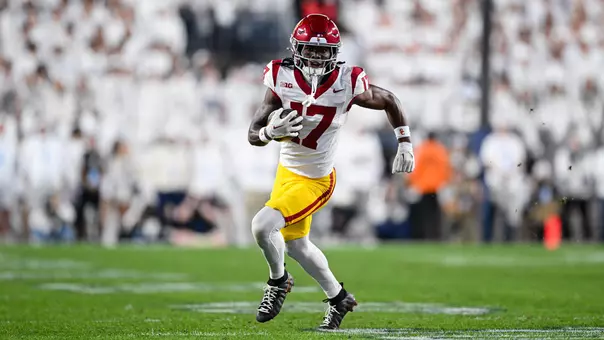 USC Trojans Football wide receiver Kayden Dixon-Wyatt carries ball against Penn State Nittany Lions