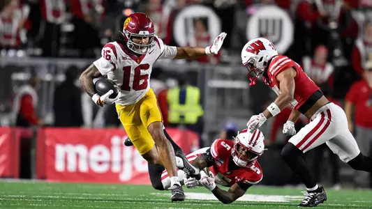 USC Trojans Football wide receiver Tanook Hines carries ball against Wisconsin Badgers