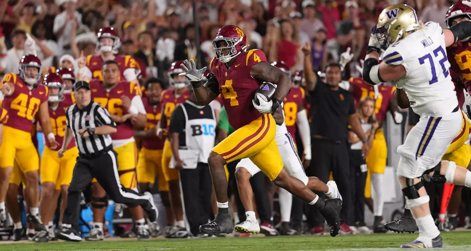 USC Trojans Football defensive tackle Jahkeem Stewart recovers fumble for touchdown against Washington Huskies