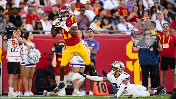 USC Trojans Football wide receiver Kayden Dixon-Wyatt catches against Washington Huskies