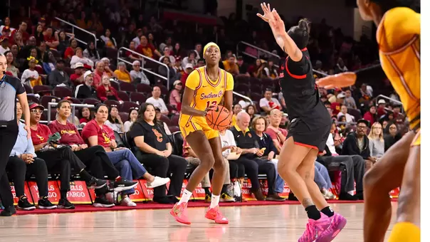Dayana Mendes shooting the ball