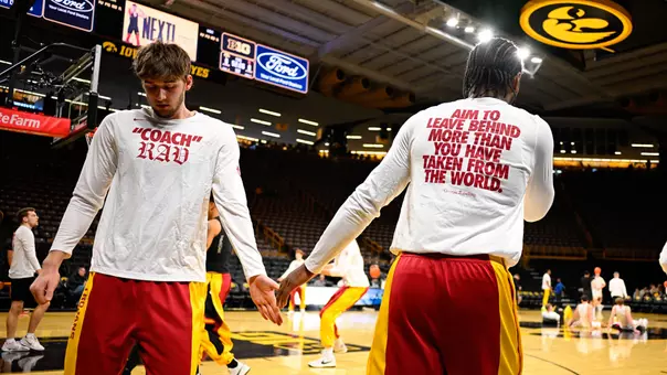 USC Trojans Men's Basketball players wear George Raveling t-shirts at Iowa