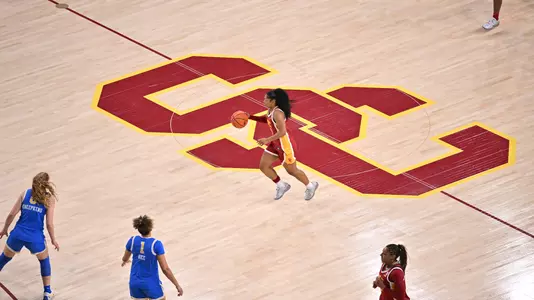 Malia Samuels dribbling the ball