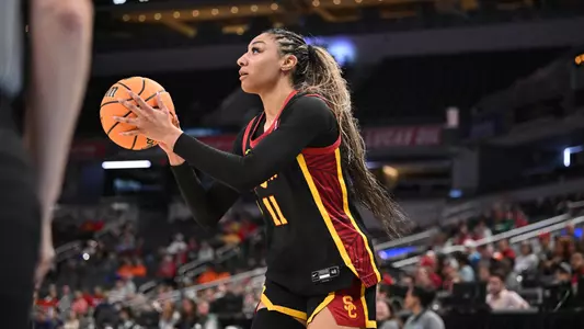 Kennedy Smith shooting the basketball