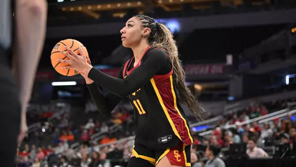 Kennedy Smith shooting the basketball