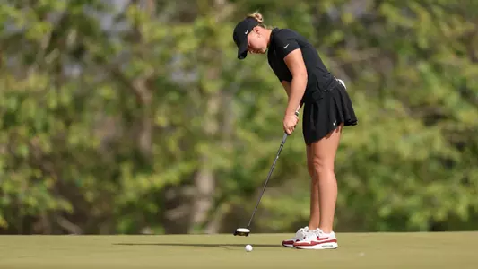Bailey Shoemaker putts at the GameAbove Invitational