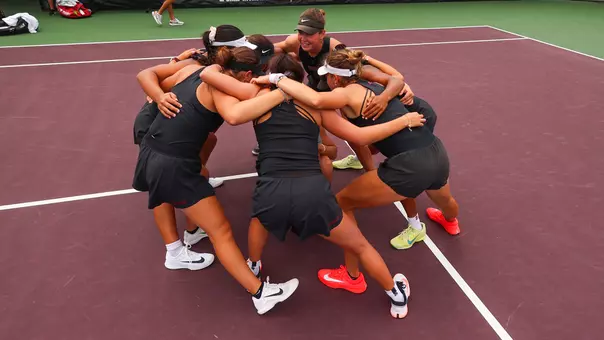 usc women's tennis super regional huddle