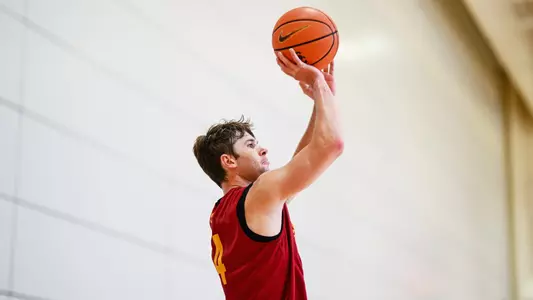 Isaac Bruns shoots during a summer practice