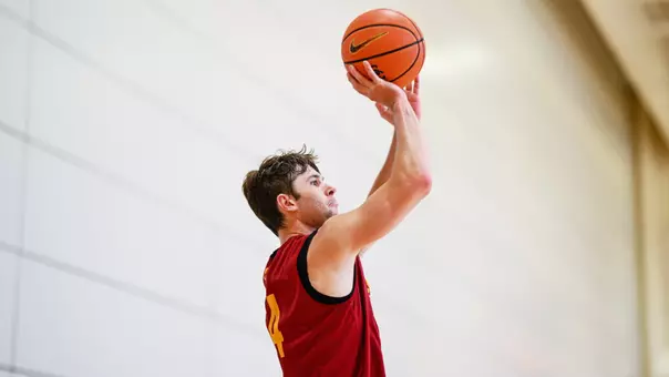 Isaac Bruns shoots during a summer practice