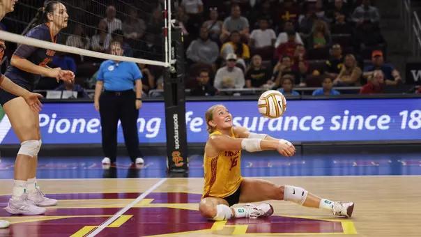 USC women's volleyball setter Lilli Etter sets the ball from the floor during a match against Pepperdine at Galen Center