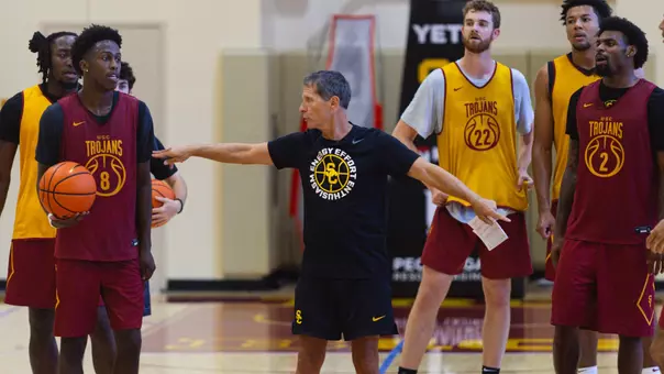 Eric Musselman directs a practice at the 2026 USC coaches clinic