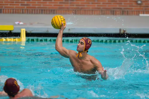 Efe Naipoglu shooting the ball