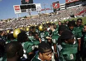 Bulls Defeat Pittsburgh, 22-12, On Homecoming