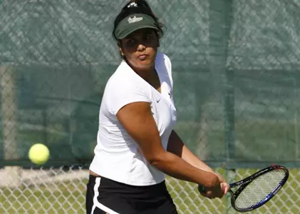 WTennis Wins Sixth-Straight