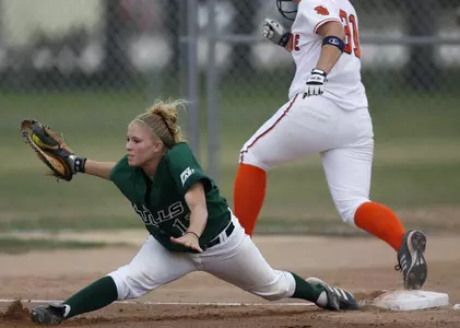 USF Softball Goes Undefeated In Day One Of ?The Game? Tournament