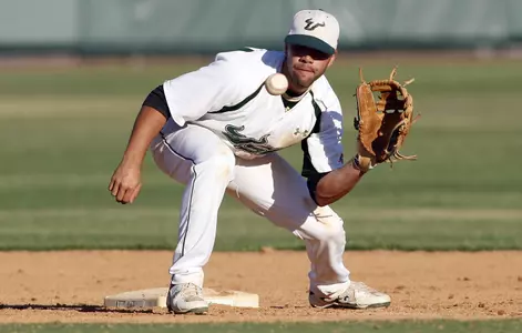 Bulls Down Villanova, 10-1, to Take Series