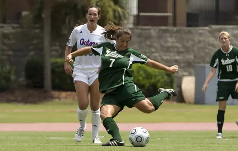 Bulls Fall in Upset Bid of No. 7 Florida, 2-1