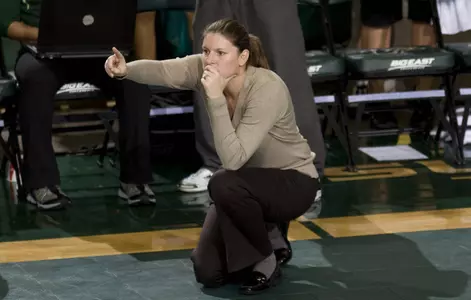 No. 9 Minnesota Overpowers USF, 3-0