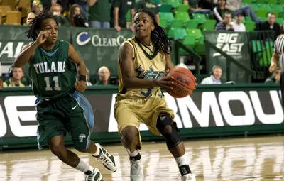 Saunders, Smith Take Over In OT Thriller Over CMU