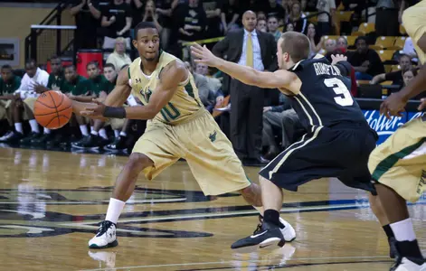 Crater Notches 10 Assists in 86-77 Loss to UofL