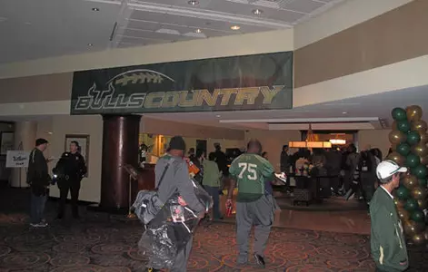 Bowl Report: USF arrives in Charlotte