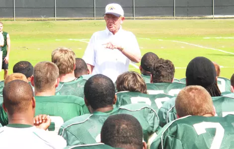 Spring Report: Legendary Coach Lou Holtz Visits Bulls Country