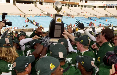 Bulls End Season with 31-26 Bowl Win over Clemson