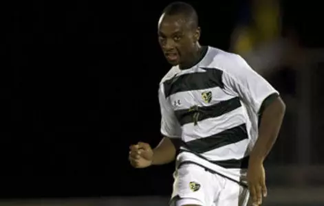 Bulls Play to 1-1 Tie in Physical Test With Friars