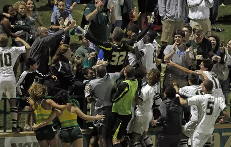 Blais, Bulls Stun No. 1 Lobos, Make Elite Eight