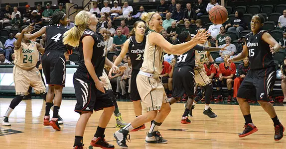 Late Foul Helps Wildcats Beat Bulls