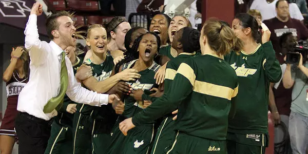 Williams' Buzzer-Beater Sends Bulls to WNIT Semis