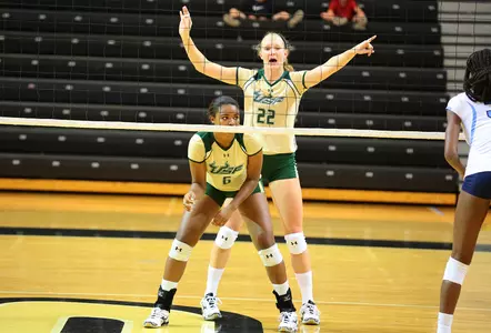 Morekhodova, Scarbrough Impressive in Bulls' Win