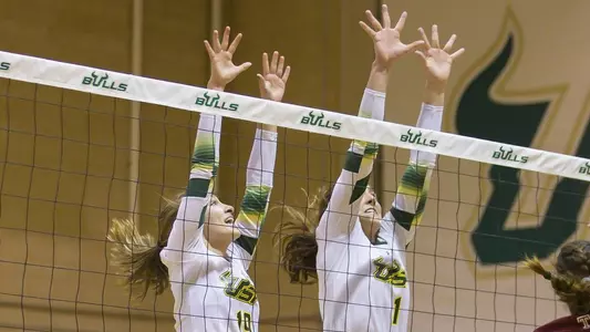 Alex Mendoza and Clara Payne Blocks vs. Temple