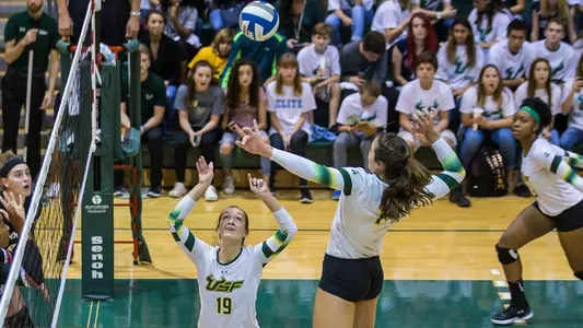 Alex Mendoza and Clara Payne vs. Cincy