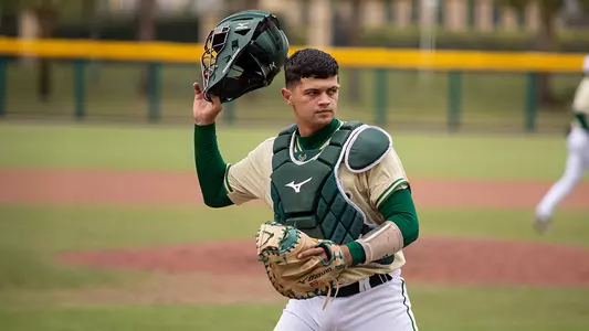 Nelson Rivera_FAU 2021 catching