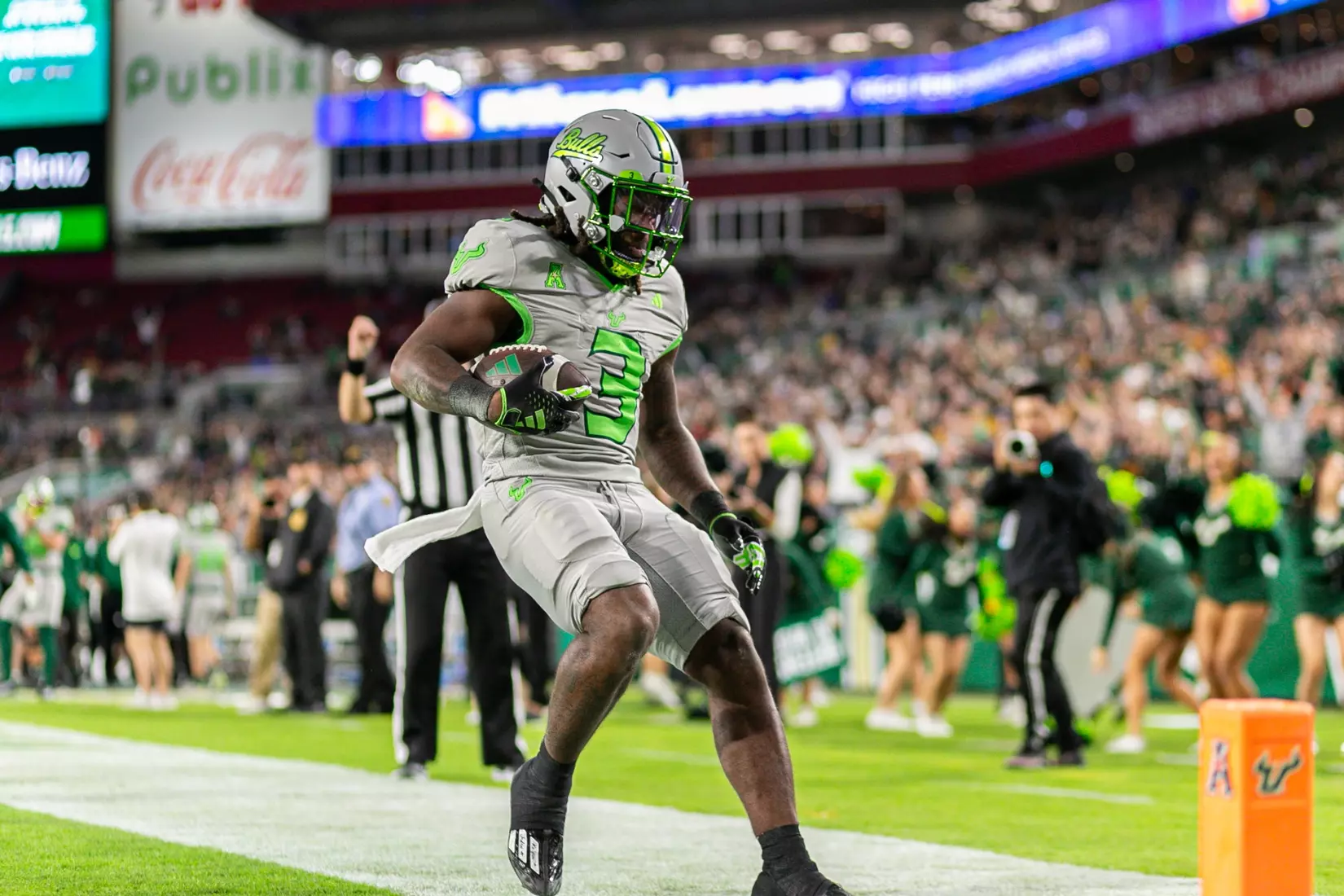 South Florida Bulls during a football game against the University of North Carolina at Charlotte 49ers on November 25, 2023. (Joeyannie Etienne/South Florida Football)