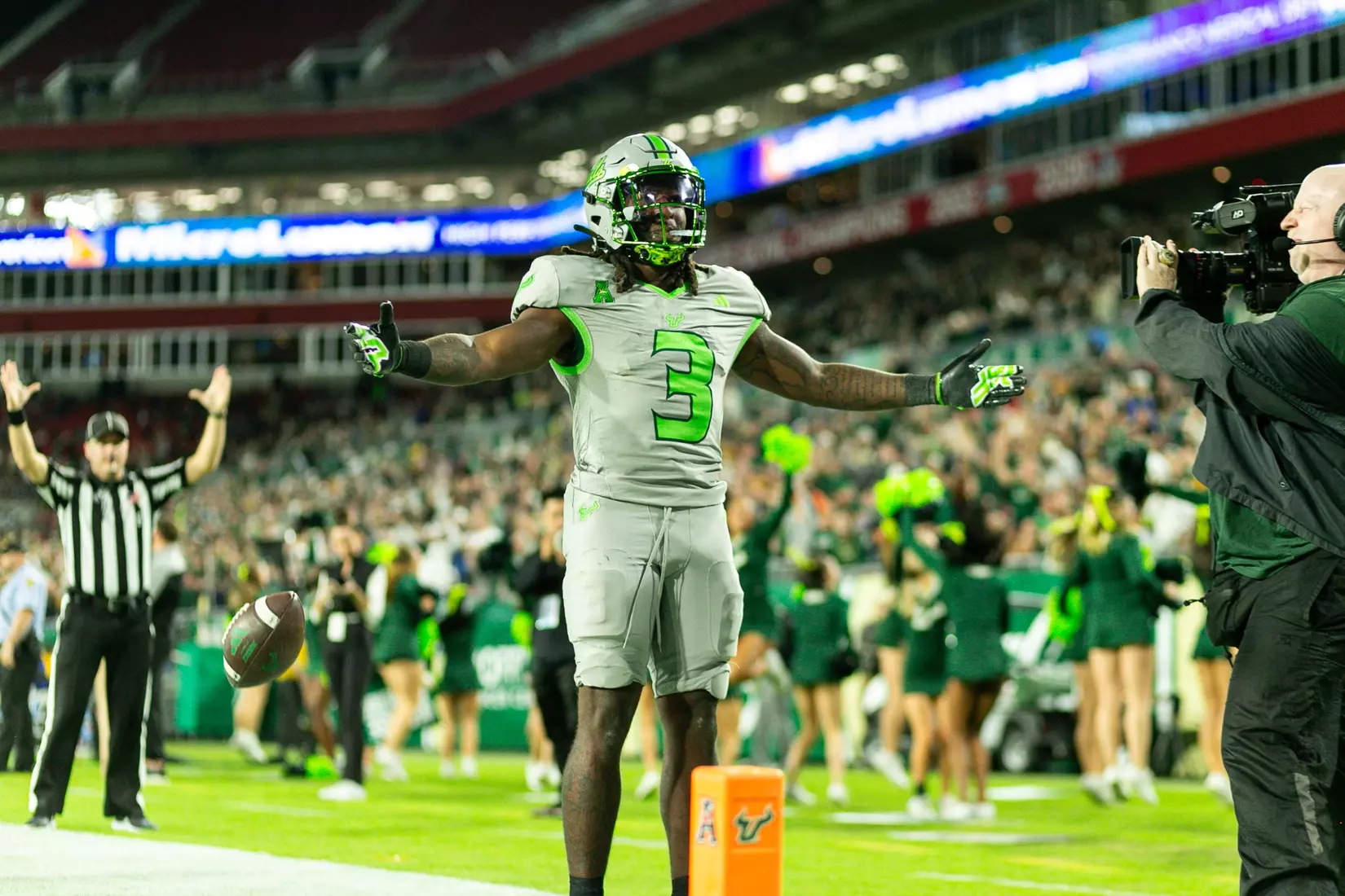 South Florida Bulls during a football game against the University of North Carolina at Charlotte 49ers on November 25, 2023. (Joeyannie Etienne/South Florida Football)