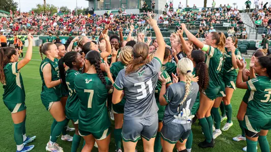 Women'sSoccerTeamHuddle
