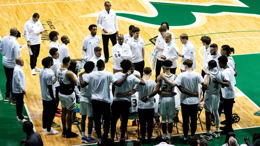 MBB team huddle in-game vs Temple