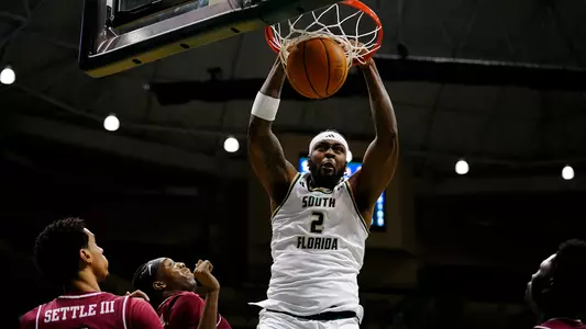 MBB Jamille Reynolds dunking against Temple