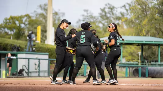 Softball circle huddle against UAB
