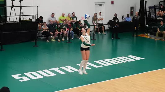 Paula Tomasa serving against Rice