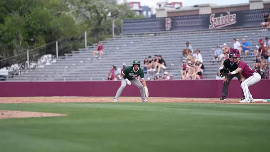 Ryan Pruitt leading off of first base.
