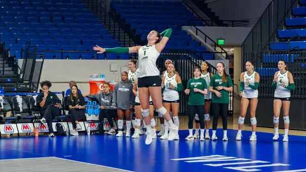 Paula Tomasa serving in the South Florida victory against Utah State