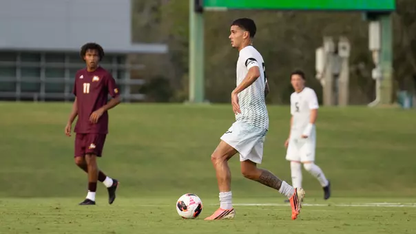 Pedro Faife dribbling vs Winthrop