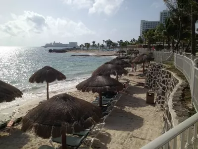 Men's Basketball Cancun Trip - Beach Picture